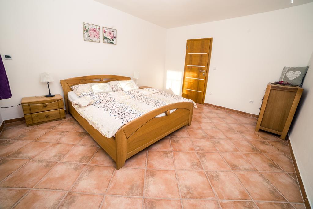 Apartmany U Orecha Boretice Bagian luar foto