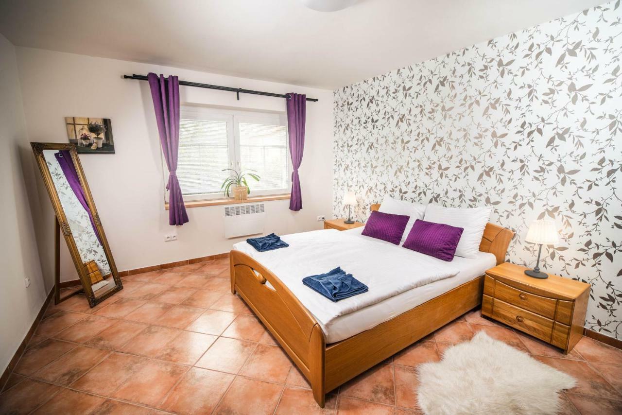 Apartmany U Orecha Boretice Bagian luar foto